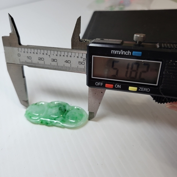 natural green white jade carved pea beanstalk shaped pendant for necklace charm - Picture 8 of 10